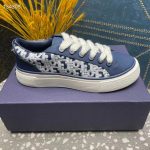 Dior-Unisex-CD-B33-Sneaker-Navy-Blue-Smooth-Calfskin-Cream-Oblique-Raised-Embroidery-1.jpg