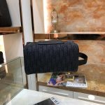 Dior-Unisex-CD-Dior-Lingot-Toiletry-Case-Black-Dior-Oblique-Jacquard-Grained-Calfskin-1.jpg