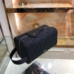 Dior-Unisex-CD-Dior-Lingot-Toiletry-Case-Black-Dior-Oblique-Jacquard-Grained-Calfskin-1.jpg
