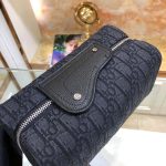 Dior-Unisex-CD-Dior-Lingot-Toiletry-Case-Black-Dior-Oblique-Jacquard-Grained-Calfskin-1.jpg