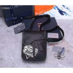 Dior-Unisex-Saddle-Pouch-Black-Grained-Calfskin-Bee-Patch-Embroidery-1.jpg