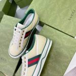 Gucci-GG-Unisex-Gucci-Tennis-1977-Sneaker-Butter-cotton-Green-and-Red-Web-3.jpg