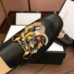 Gucci-Men-Princetown-Embroidered-Leather-Slipper-with-Tiger-Applique-1.27cm-Heel-Black-1.jpg