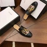 Gucci-Men-Princetown-Embroidered-Leather-Slipper-with-Tiger-Applique-1.27cm-Heel-Black-1.jpg