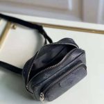 Louis-Vuitton-LV-Unisex-Outdoor-Pouch-Taigarama-Noir-Black-Coated-Canvas-Cowhide-Leather-4.jpg