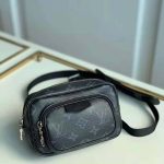 Louis-Vuitton-LV-Unisex-Outdoor-Pouch-Taigarama-Noir-Black-Coated-Canvas-Cowhide-Leather-4.jpg