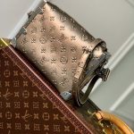 Louis-Vuitton-LV-Unisex-Side-Trunk-Handbag-Light-Gold-Calfskin-10.jpg