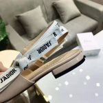 dior_women_j_adior_patent_calfskin_ballet_pump_in_1cm_heel-sandy_4_.jpg
