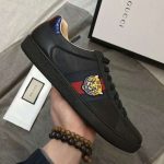 gucci_men_ace_embroidered_sneaker_shoes_with_tiger_web-black_1_.jpg