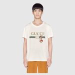 gucci_men_oversize_t-shirt_with_gucci_logo_and_rabbit-beige_2_.jpg