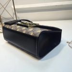 gucci_padlock_small_gg_bees_shoulder_bag_in_gg_supreme_canvas.jpg