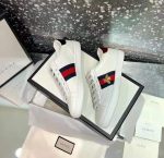 gucci_unisex_ace_embroidered_sneaker_with_iconic_gold_embroidered_bee-white_1_.jpg